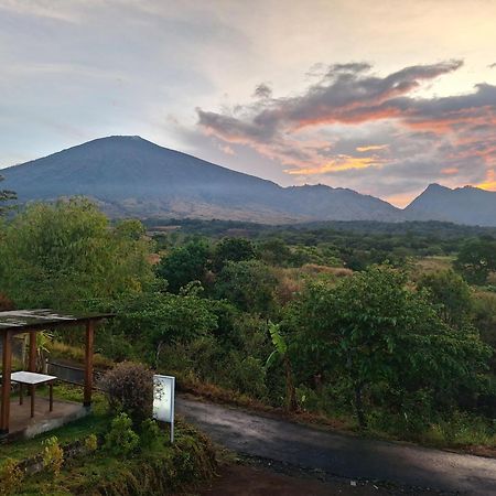 Family Rinjani Bungalow Sajang Экстерьер фото