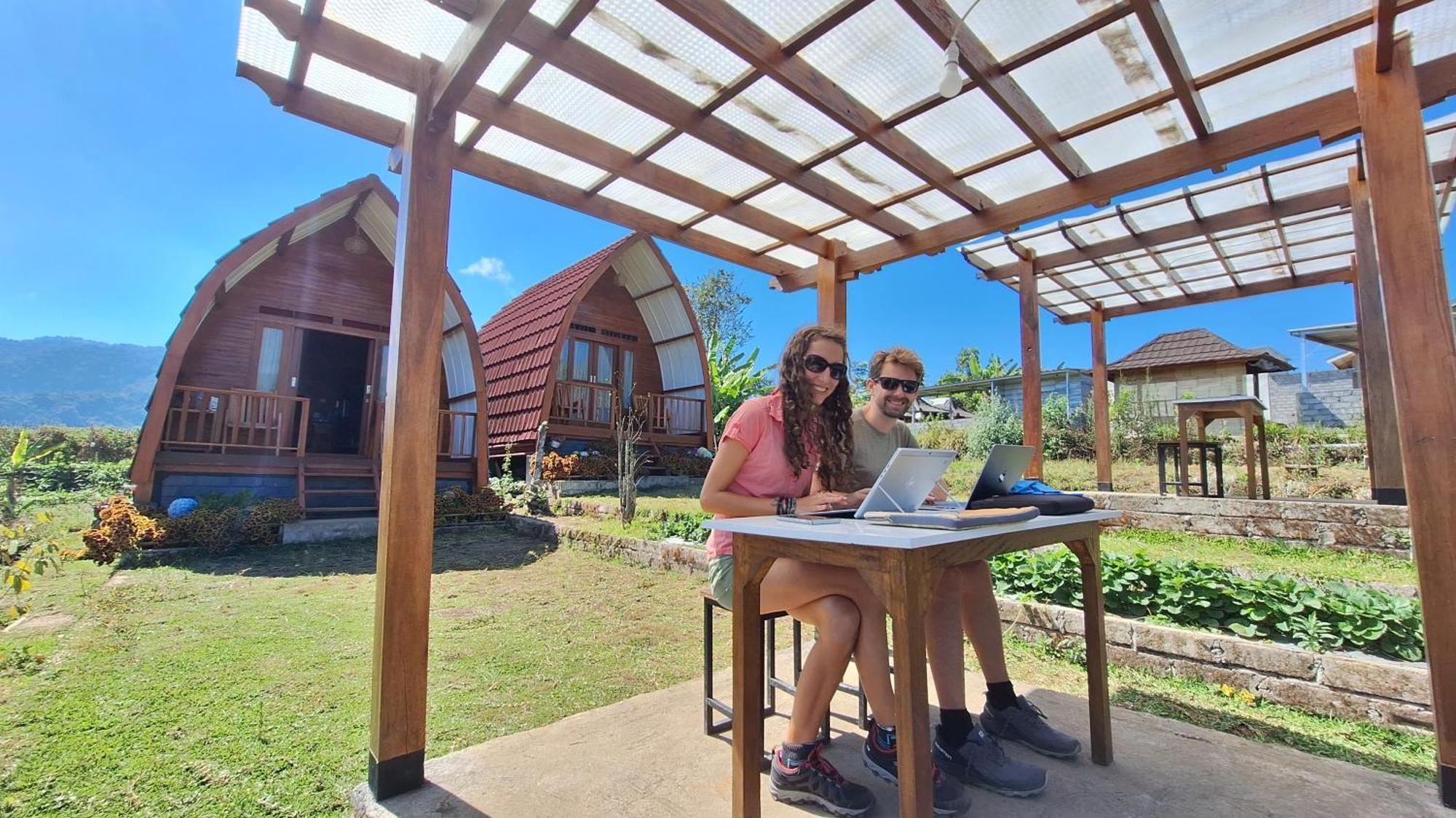 Family Rinjani Bungalow Sajang Экстерьер фото
